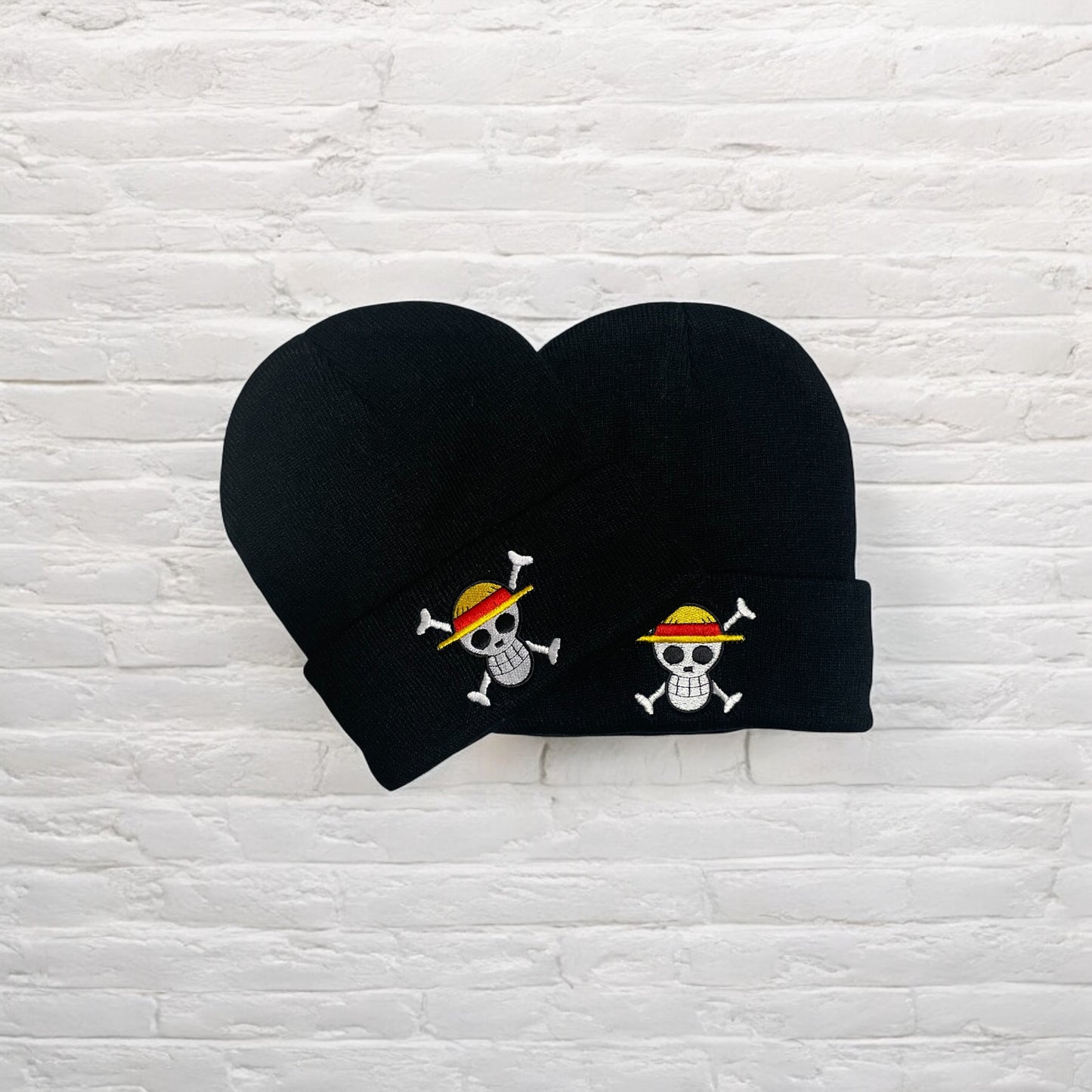 One Piece Beanie – Hochwertige Mütze mit Strohhut-Piraten Logo | Anime Fashion