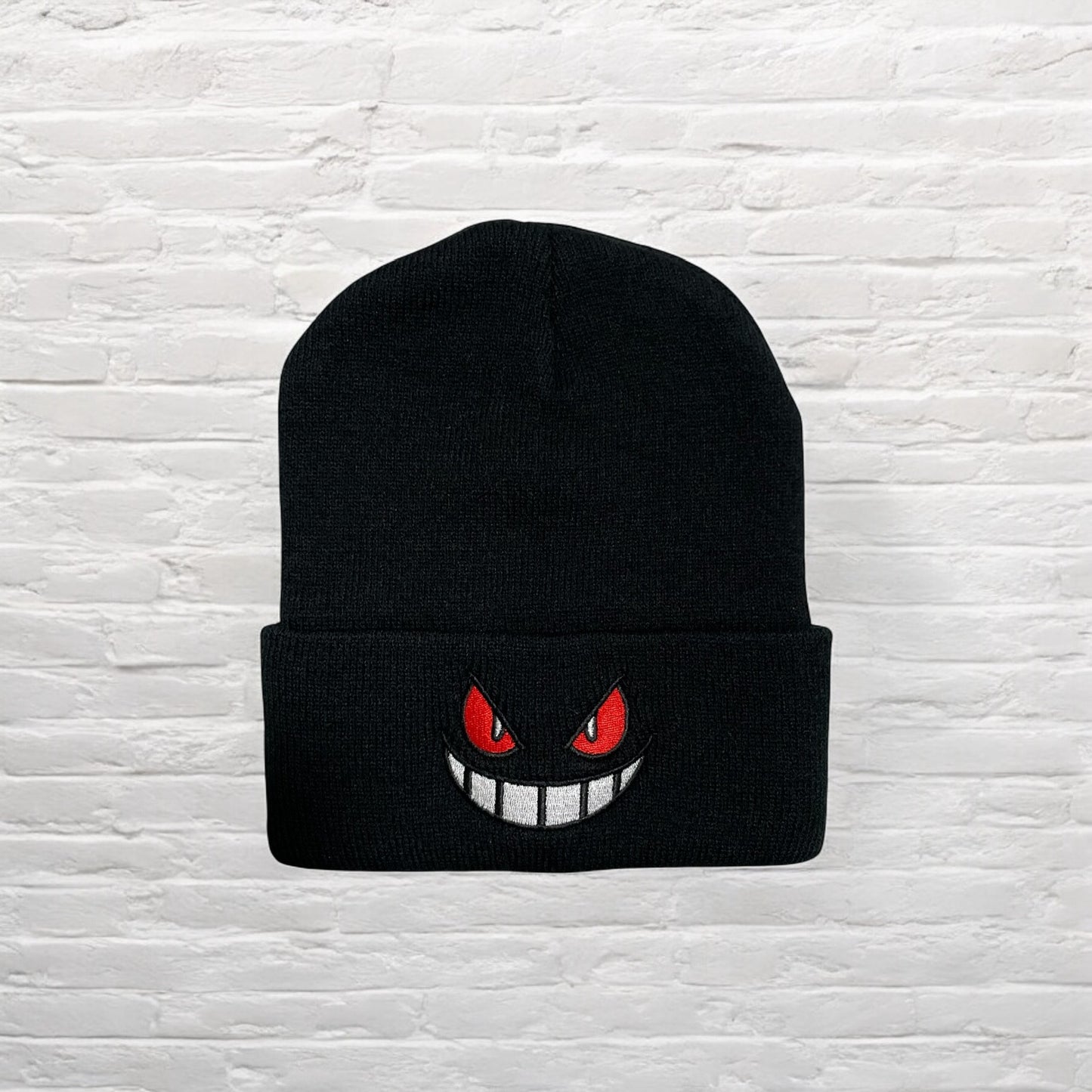Gengar Beanie – Hochwertige Mütze mit Gengar Pokémon Logo | Anime Fashion